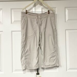 Lululemon Athletica Women's Cream Cargo Shorts